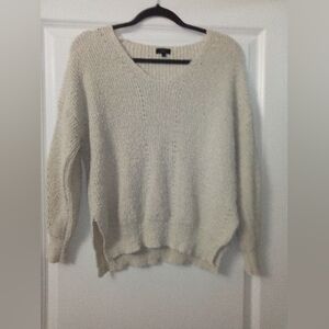 Cottagcore Cream V-Neck Pullover Sweater Size Medium By Debut